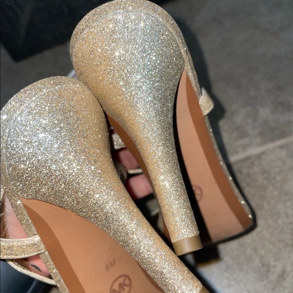 NWOT Michael Kors Gold Glitter Heels Size 8 - Picture 4 of 6